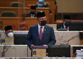 HASNI Mohammad ketika membentangkan Bajet Johor 2022 yang bertemakan Memperhebat Kesejahteraan Johor pada Persidangan Keempat Dewan Undangan Negeri (DUN) Johor Ke-14 di Bangunan Sultan Ismail, Kota Iskandar, Iskandar Puteri.