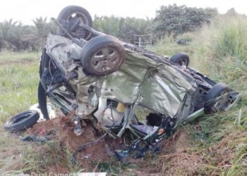 KEADAAN kereta Perodua Myvi yang terlibat dalam kemalangan maut meragut enam nyawa di Kilometer 71 Jalan Batu Pahat-Mersing, Johor.