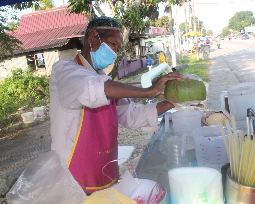 Pembekal kelapa muda