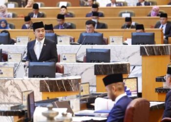 ONN Hafiz Ghazi menjawab soalan pada Sidang DUN Johor di Kota Iskandar, Iskandar Puteri, Johor, hari ini.