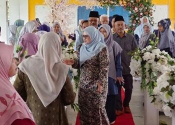 NORLIZAH Noh menghadiri Makan Amal Alumni bersama PIBG SMA Kota Tinggi yang dianjurkan sempena Sambutan Jubli Delima ke-40 tahun sekolah tersebut.