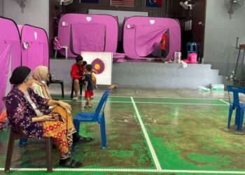 SEBUAH PPS dibuka di Dewan Kampung Melayu Batu 10 bagi menempatkan mangsa banjir dari Kampung Laut Batu 10, Skudai, Johor.