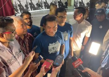 RAFIZI Ramli ditemui pada Jelajah Trak Ayuh Malaysia Zon Selatan di Johor Bahru.