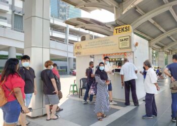 PERKHIDMATAN teksi di CIQ Bangunan Sultan Iskandar menggunakan sistem kupon bagi mengelakkan berlakunya insiden pemandu teksi 'cekik darah' di Johor Bahru.