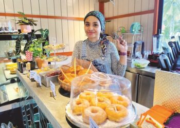 PUTERI Khalisah Adila Abdul Muiz Khairi mahu pelanggan Jolly Good Cafe menikmati hidangan sarapan pagi dalam suasana berada di rumah.