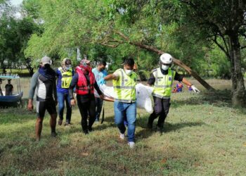 MAYAT Abdul Rashid Md Derus ditemukan di Sungai Denai Larian Pengkalan Asam, Kangar, Perlis, hari ini.