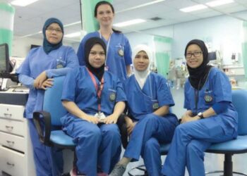 WANITA dikatakan sering didiskriminasi dalam aspek kenaikan pangkat dan gaji. - GAMBAR HIASAN
