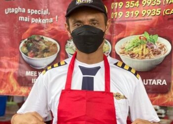 AZRIN Mohamad Zawawi tetap meneruskan gerai makanan, Kapten Corner biarpun selepas ini dia akan bertugas semula sebagai juruterbang.