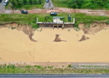 KEADAAN Terusan Tengah milik Mada di Struktur Alor Limpah, Sungai Santap, Alor Setar yang runtuh pada Isnin lalu.