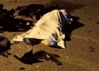 KEMALANGAN melibatkan seorang penunggang motosikal yang maut selepas bertembung dengan sebuah van di Taman Mutiara, Kulim,semalam.