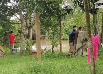 LOKASI dua lelaki dipercayai terjun ke Sungai Kedah bagi mengelak dari diberkas polis di Taman Limau Manis, Alor Mengkudu, Alor Setar.