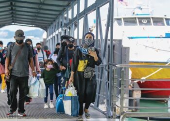 LANGKAH drastik perlu dilakukan kerajaan supaya tiada lagi perkhidmatan feri Pulau Langkawi dimonopoli oleh pihak tertentu, sekali gus memberi kemudahan kepada rakyat membuat pilihan.