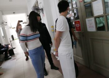GOO Woei Tye (kanan) dan Yang Wendy terlepas hukuman gantung setelah Mahkamah Tinggi melepas dan membebaskan mereka daripada pertuduhan mengedar dadah di Johor Bahru, Johor. -UTUSAN/MOHAMAD FAIZAL HASHIM