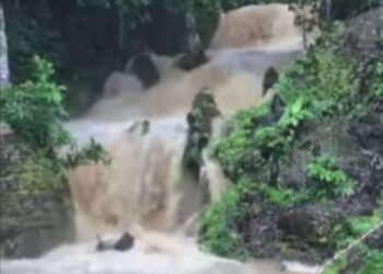 TANGKAP layar video air terjun yang deras di Taman Eko-Rimba Bukit Ayer, Batu Pahat, Kangar, Perlis semalam.