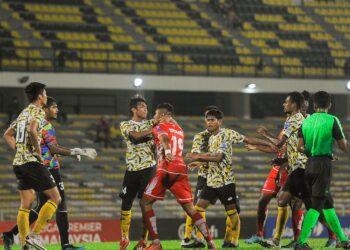 Berlaku sedikit pergaduhan antara pemain Perak dan Kelantan FC.- IHSAN TRW Kelantan FC