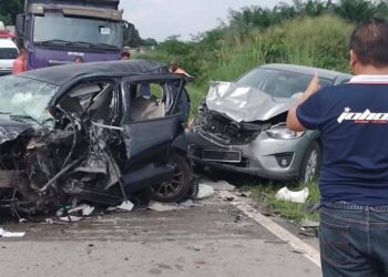 KEADAAN kereta Perodua Myvi yang dinaiki tiga mangsa maut yang merupakan ibu, anak dan cucu bertembung dengan dua lagi kenderaan di Kilometer 44.5 Jalan Muar-Segamat, Johor.