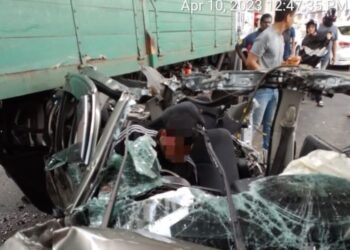 KEADAAN kereta Perodua Myvi yang terbabit dalam kemalangan di Lebuh Raya MRR2 berhampiran Sungai Besi hari ini.