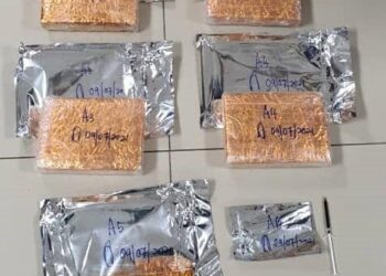 KETULAN ganja mampat yang dirampas PGA di pangkalan haram Pos Men, Rantau Panjang, Kelantan semalam. - IHSAN PGA 7