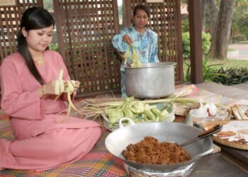 KITA tidak akan mati jika tak dibenarkan makan ketupat di kampung.