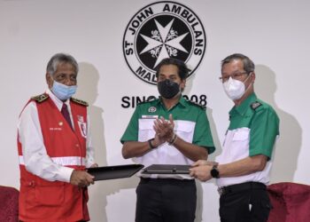 KHAIRY Jamaludin semasaLawatan Kerja di St. John Ambulans Malaysia dan Persatuan Bulan Sabit Merah Malaysia di Ibu Pejabat Persatuan Bulan Sabit Merah Malaysia, Kuala Lumpur. - UTUSAN/FAIZ ALIF AHMAD ZUBIR