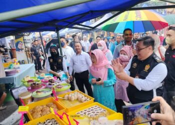 OPERASI Kebersihan dan Keselamatan Makanan di Bazar Ramadan membabitkan 640 lokaliti seluruh negara. - GAMBAR IHSAN KKM