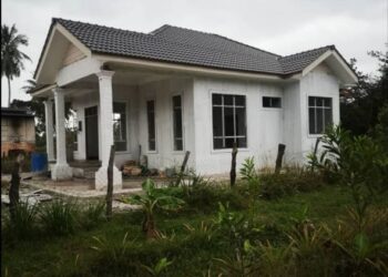 SEBUAH rumah di Pasir Puteh, Kelantan yang pernah terbengkalai tahun lalu akibat kenaikan kos bahan binaan selain bekalan terhad. – FOTO/TOREK SULONG