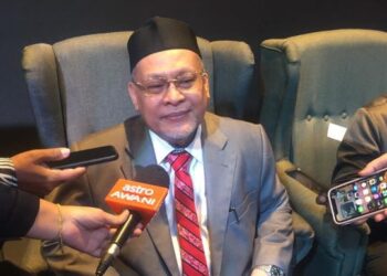 MOHD. Amar Nik Abdullah semasa sidang akhbar selepas Majlis Penyampaian Watikah Pelantikan Ahli Majlis PBT Negeri di Kota Bharu, Kelantan, hari ini. - FOTO/ROSMIZAN RESDI