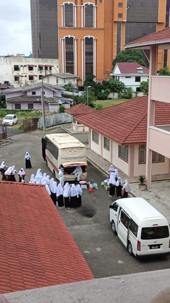 44 pelajar saf positif Covid-19