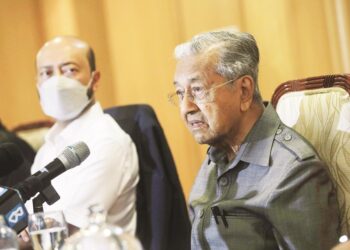 Dr. Mahathir Mohamad pada sidang akhbar di Yayasan Kepimpinan Perdana, Putrajaya pada 18 Mac lalu. 
– MINGGUAN/ FAISOL MUSTAFA