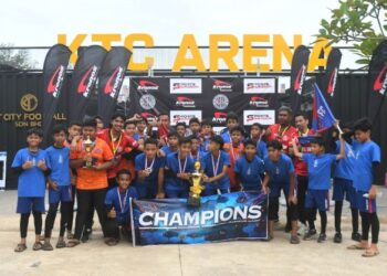 PASUKAN bola sepak Real Chukai FC B muncul juara kejohanan Kronos Tranung Junior Cup anjuran KTSA di Padang KTC Arena, Batu Buruk, Terengganu, baru-baru ini.