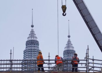 KADAR Kebergantungan kepada buruh asing ditetapkan tidak melebihi 15 peratus,-GAMBAR HIASAN