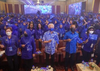 ISMAIL Sabri Yaakob hadir ke Konvensyen Wanita BN, di Pusat Dagangan Dunia Kuala Lumpur, di sini hari ini. -UTUSAN/ SHIDDIEQIIN ZON