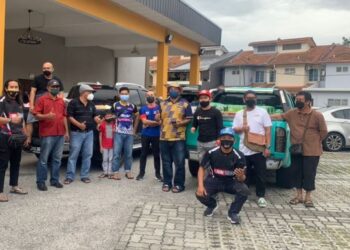 ANTARA sukarelawan yang terlibat dalam misi membantu mangsa banjir di sekitar Lembah Klang.