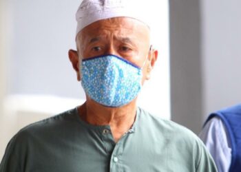 WARGA emas didakwa di Mahkamah Sesyen Kota Bharu, Kelantan atas pertuduhan bertindak kejam terhadap seekor kucing sehingga menyebabkan kecederaan kepada haiwan itu, dua bulan lalu.