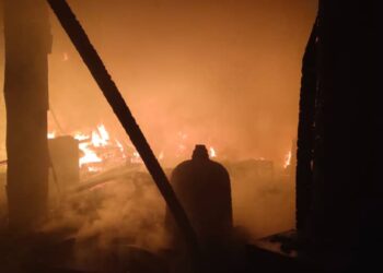 KEBAKARAN melibatkan Kuil Kek Lok yang berusia lebih 130 tahun di Air Itam, Georgetown, Pulau Pinang awal pagi tadi.