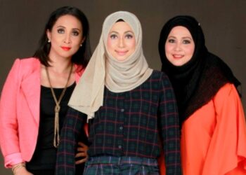 KUZA (tengah) dan Kunie (kiri) didakwa mengeluarkan kenyataan berbaur fitnah berkaitan majlis yang dihadiri Kuna (kanan).
