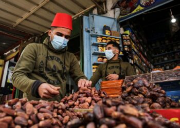 TIGA negara teratas bagi import kurma tahun lalu iaitu Tunisia, Arab Saudi dan Iran. - GAMBAR HIASAN