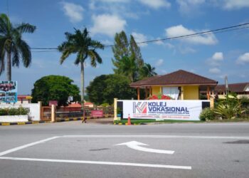 SEBELAS pelajar Kolej Vokasional Datuk Seri Abu Zahar Isnin, Jasin, Melaka turut dijangkiti Covid-19, semalam. – UTUSAN/DIYANATUL ATIQAH ZAKARYA