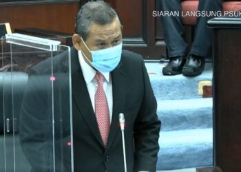 AMINUDDIN Harun menjawab pertanyaan-pertanyaan lisan pada Persidangan Kedua (Belanjawan) Penggal Keempat Dewan Undangan Negeri (DUN) Negeri Sembilan ke-14 di Seremban, Negeri Sembilan, hari ini.