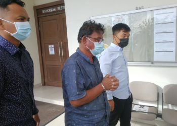 D. Silvester dibawa Mahkamah Seksyen Seremban, Negeri Sembilan  hari ini atas tuduhan menipu dalam urusan jual beli sebidang tanah di Gadung Jaya, Labu yang melibatkan kerugian berjumlah lebih RM2 juta, dua tahun lalu.-UTUSAN/ZAKKINA WATI AHMAD TARMIZI