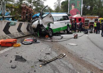 KEADAAN van persiaran yang terbabas dan melanggar konkrit pembahagi jalan di Kilometer 4.8 Jalan Genting Highlands di Bentong, Pahang pada 8 Februari lalu. - FOTO/IHSAN IPD BENTONG