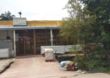 KEDAI dipercayai milik warga asing di Jalan Meru, Klang tidak beroperasi semalam berikutan cuti umum.