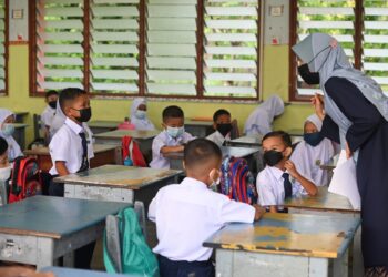 BAHASA yang digunakan oleh guru perlulah bersesuaian dan mudah difahami oleh murid.