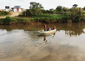 PASUKAN Bomba meneruskan operasi SAR lelaki hilang dikhuatiri lemas di Putatan, Sabah.