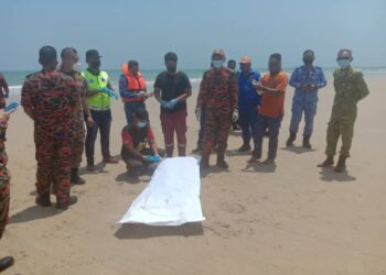 MANGSA ketiga kejadian lemas ditemukan sekitar 500 meter dari tempat kejadian di Pantai Sungai Ular dekat Cherating di Kuantan, Pahang.