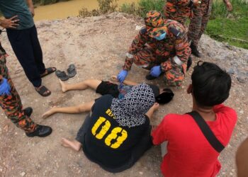 KANAK-KANAK lelaki yang ditemukan lemas setelah terjatuh ke dalam Sungai Kinta berhampiran Taman Desa Pelancongan di Ipoh, Perak, hari ini. - IHSAN JBPM PERAK