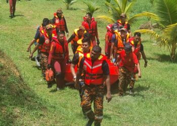 MAYAT kanak-kanak lelaki yang dilaporkan hilang ketika mandi di Lubuk Gelap Simpang Empat, Tanjung Malim sejak Sabtu lalu berjaya ditemukan hari ini.- UTUSAN/IHSAN JBPM