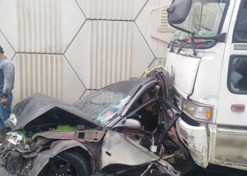 KEADAAN lori yang dipercayai mengalami masalah brek merempuh enam kenderaan di Jalan Baru Dengkil - Kota Warisan, Sepang, Selangor. - GAMBAR IHSAN IPD SEPANG