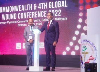 KHAIRY Jamaluddin merasmikan Persidangan Luka Global Keempat 2022 dan Komanwel di Pusat Konvensyen Sunway Pyramid, Petaling Jaya, Selangor, hari ini. Turut hadir Presiden Persatuan Perawatan Luka Profesional Malaysia, Prof Dr. Harikrishna K.R Nair. UTUSAN/SHIDDIEQIIN ZON