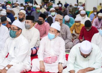 MADINAH Ramadan mendapat sambutan menggalakkan apabila kira-kira 500 jemaah datang dari sekitar Kota Bharu untuk beribadat. - UTUSAN/ROSLIZA MOHAMED